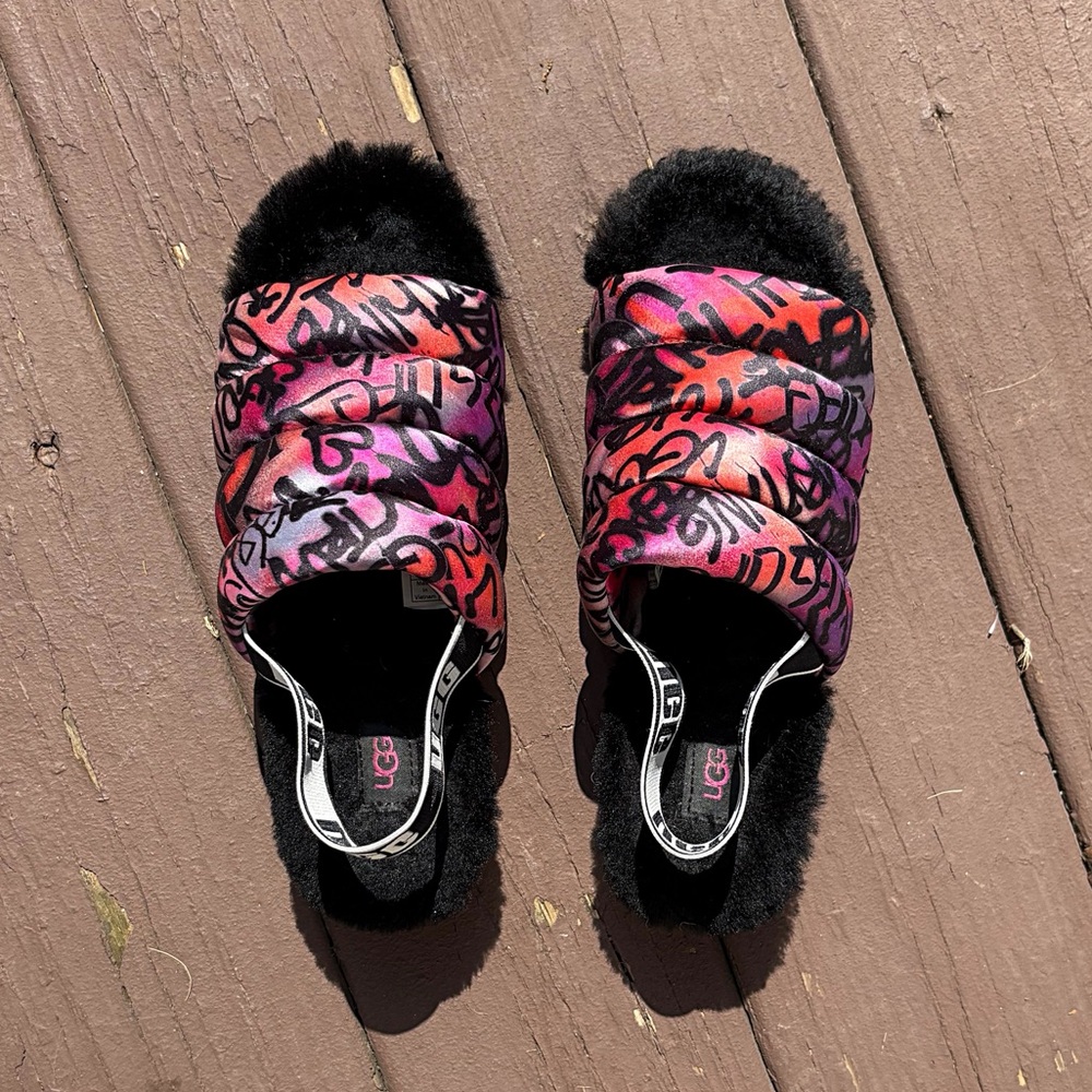 ♥️💖 UGG Fluff Yeah Sandals Graffiti Style Print in Shades of Pink Orange Purple - Picture 3 of 9